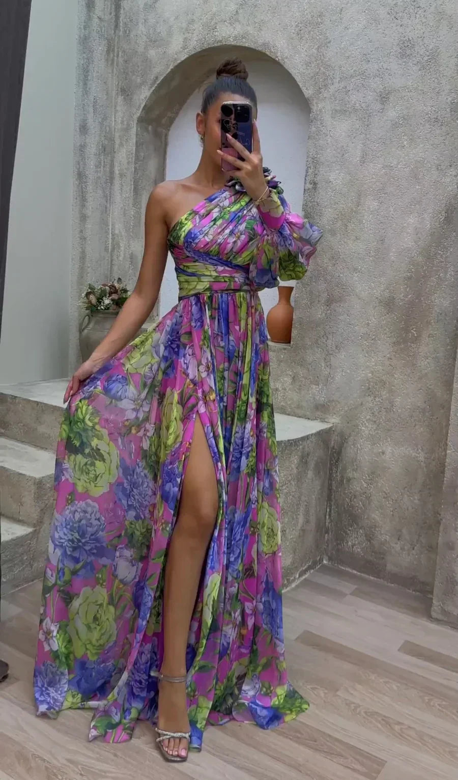 Kaia – Elegant Draped Dress