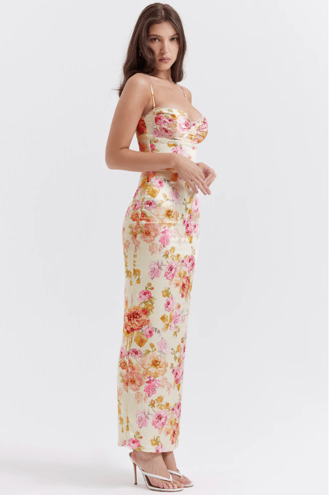 Della – Elegant Maxi Dress