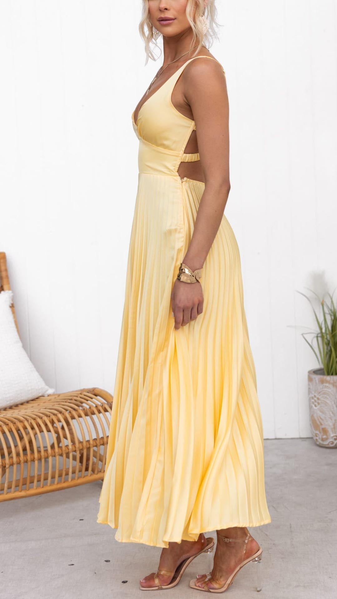 Mara – Enchanting Ruffle Dress